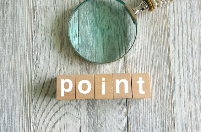 ルーペとpointと書かれたブロック